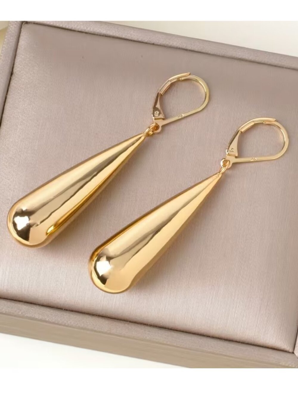 NWT 18K Gold Plated Liquid Teardrop Dangle Leverback Earrings Minimalist